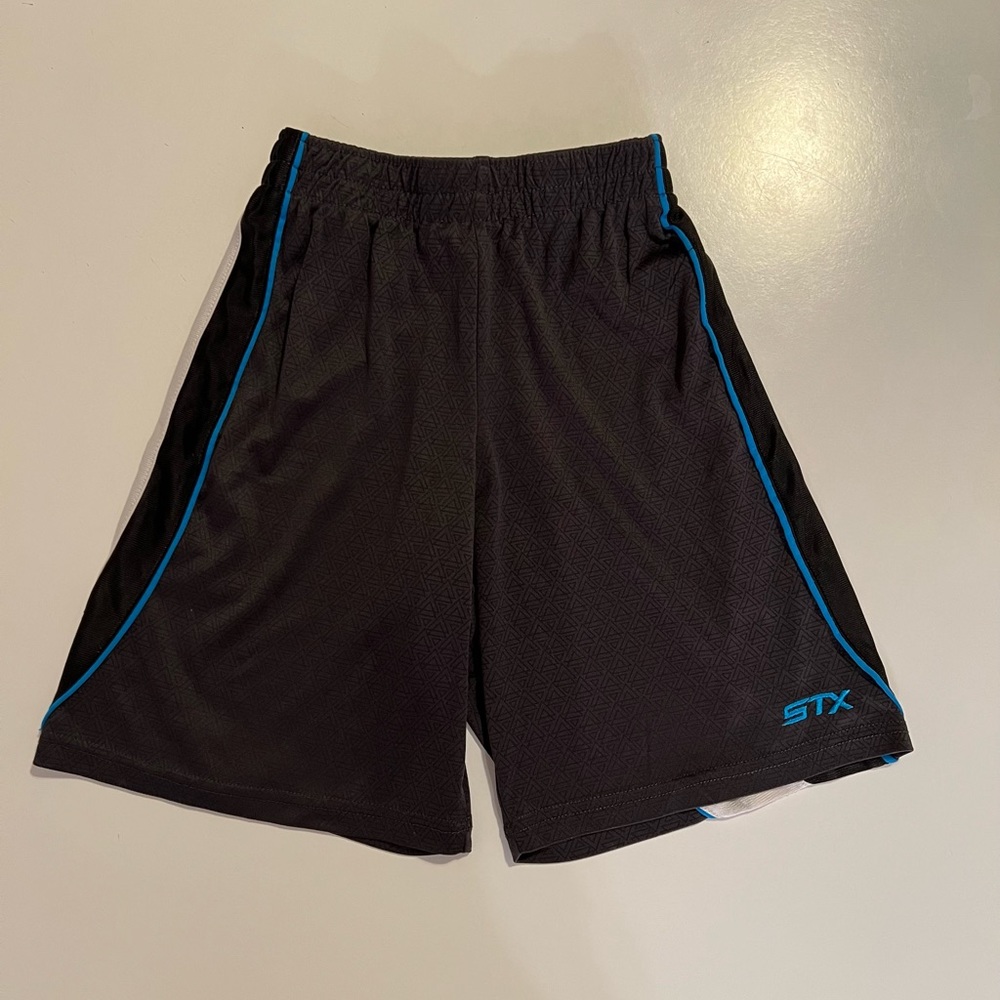 Bundle of 2 small kids shirts and 3 small kids athletic shorts - Picture 13 of 16